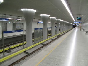 metro by Patryk Korzeniecki