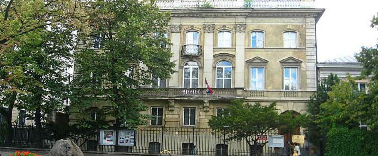 Spór dyplomatów serbskich o warszawską siedzibę