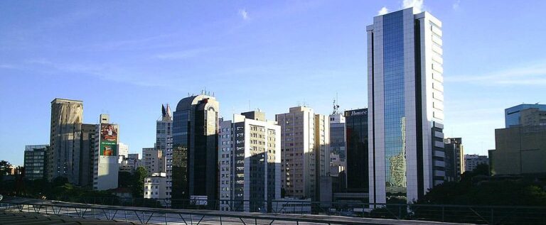 Zasoby nieruchomościowe: Warszawa a Sao Paulo