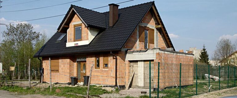 Ponad połowa Polaków mieszka w domach