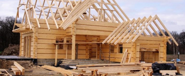 Średnio 369 000 PLN za budowę domu z drewna. Raport Oferteo.pl